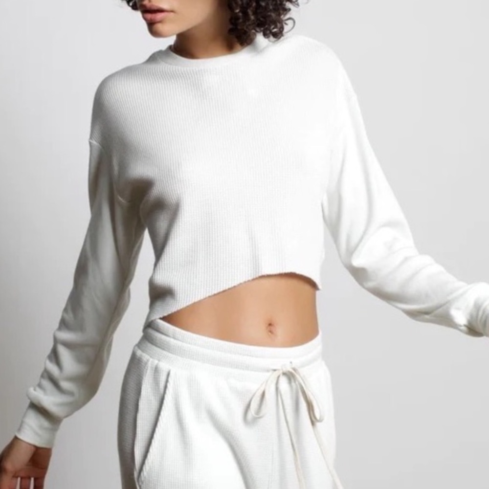 New Twenty Montreal bandier Everest Thermal Asymmetric Crop Hem White Top sz S